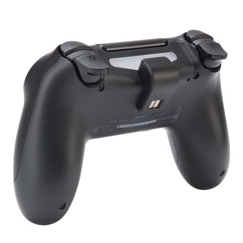PS4用コントローラーにアタッチメントを装着　CYBER・置くだけで充電できるコントローラースタンド（PS4用）