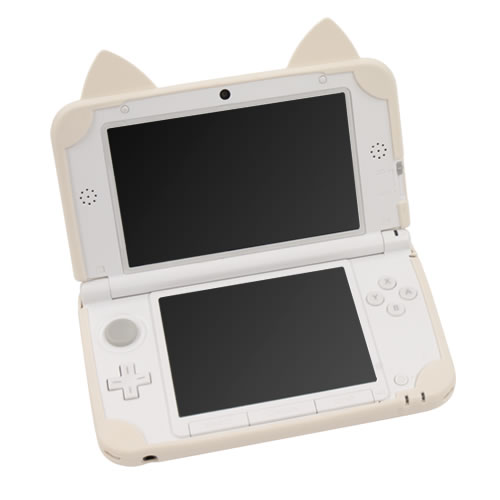 CYBER・シリコンカバー ねこにゃん（3DS LL用）〈すな丸〉を3DS LLホワイトに装着。