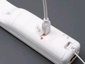 充電中はLEDが点灯して、充電状況を確認可能。